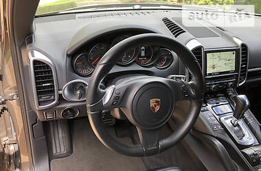 Внедорожник / Кроссовер Porsche Cayenne 2012 в 
