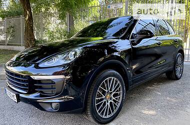 Внедорожник / Кроссовер Porsche Cayenne 2015 в 
