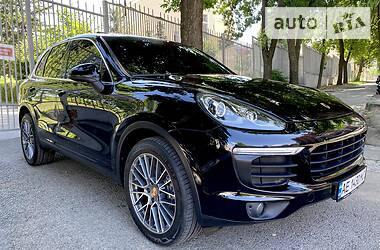 Внедорожник / Кроссовер Porsche Cayenne 2015 в 