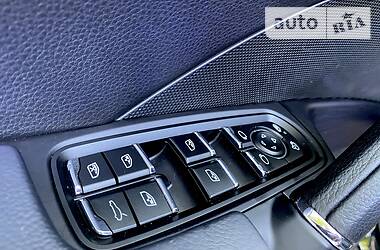 Внедорожник / Кроссовер Porsche Cayenne 2015 в 