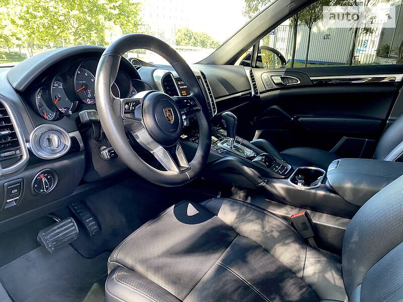 Позашляховик / Кросовер Porsche Cayenne 2015 в Дніпрі