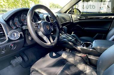 Внедорожник / Кроссовер Porsche Cayenne 2015 в 