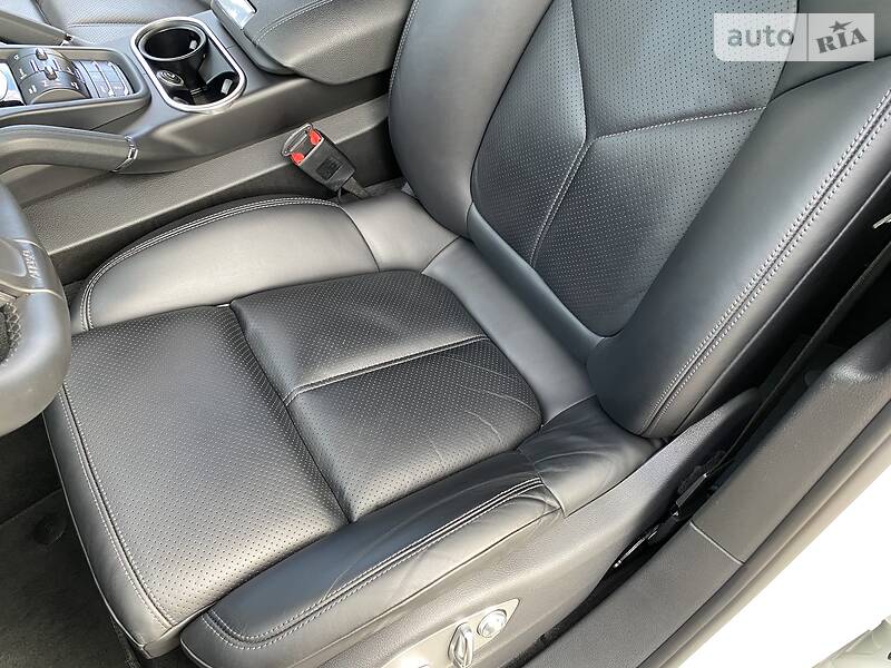 Позашляховик / Кросовер Porsche Cayenne 2014 в Києві