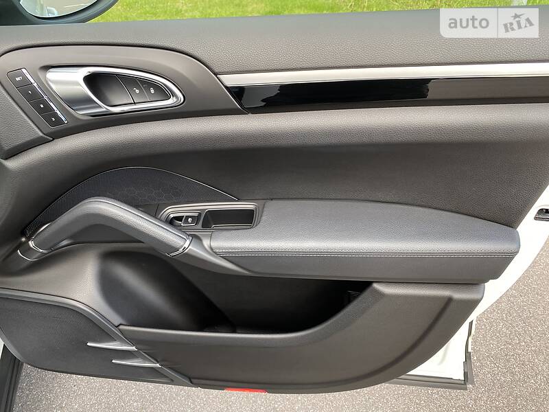 Позашляховик / Кросовер Porsche Cayenne 2014 в Києві