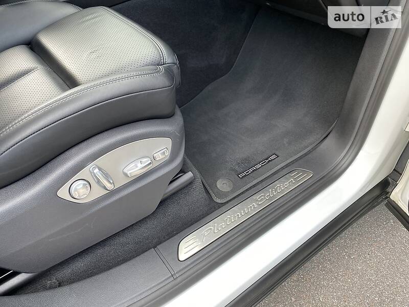 Позашляховик / Кросовер Porsche Cayenne 2014 в Києві