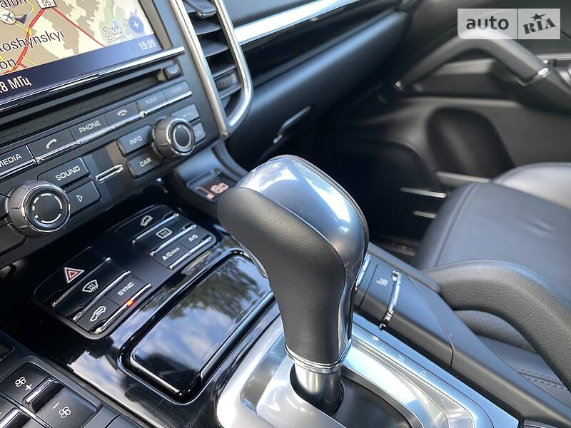 Позашляховик / Кросовер Porsche Cayenne 2014 в Києві