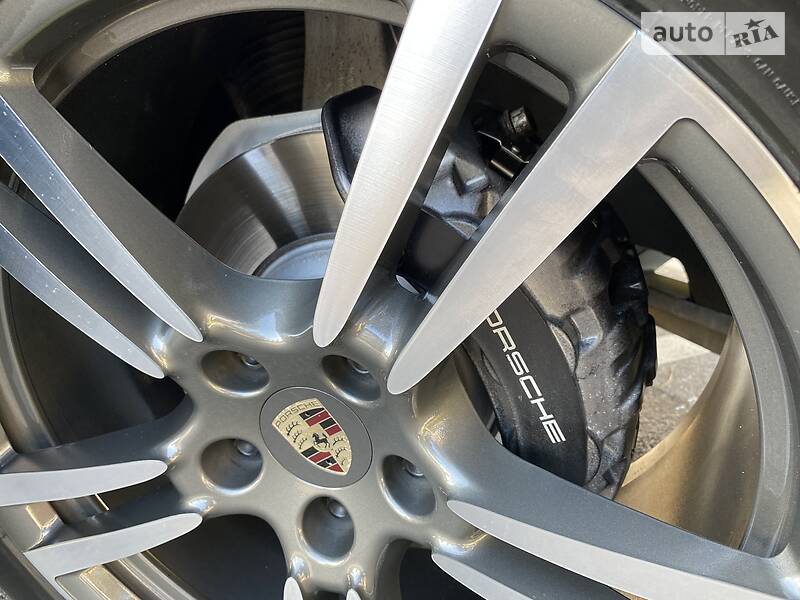 Позашляховик / Кросовер Porsche Cayenne 2014 в Києві