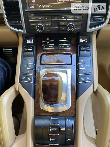 Позашляховик / Кросовер Porsche Cayenne 2010 в Києві