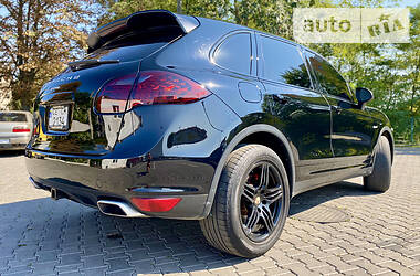 Внедорожник / Кроссовер Porsche Cayenne 2013 в Черновцах