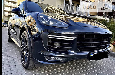 Внедорожник / Кроссовер Porsche Cayenne 2016 в Киеве