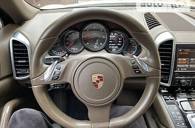 Внедорожник / Кроссовер Porsche Cayenne 2011 в Нововолынске