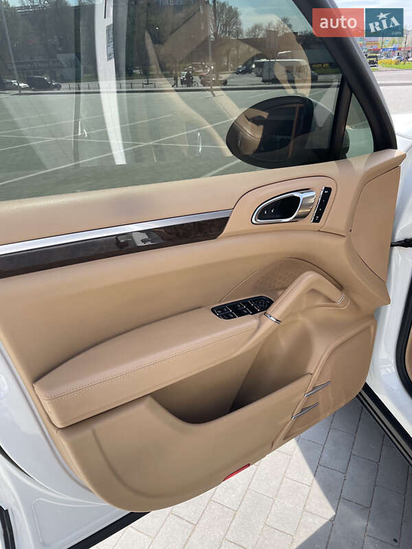 Внедорожник / Кроссовер Porsche Cayenne 2012 в Виннице