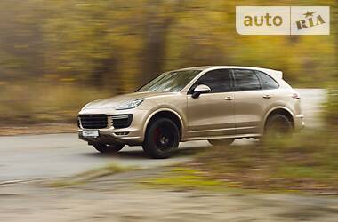 Внедорожник / Кроссовер Porsche Cayenne 2016 в 