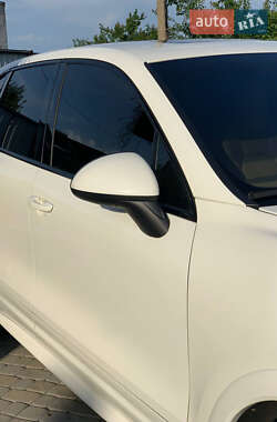 Позашляховик / Кросовер Porsche Cayenne 2011 в 