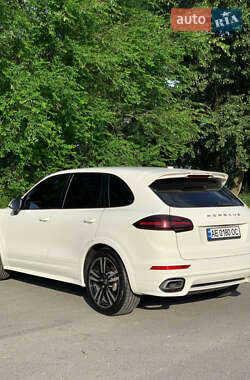 Позашляховик / Кросовер Porsche Cayenne 2011 в 