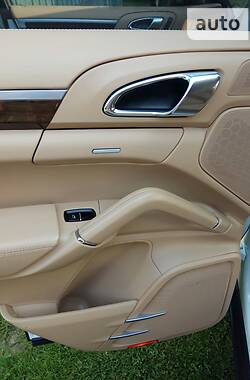 Позашляховик / Кросовер Porsche Cayenne 2013 в 