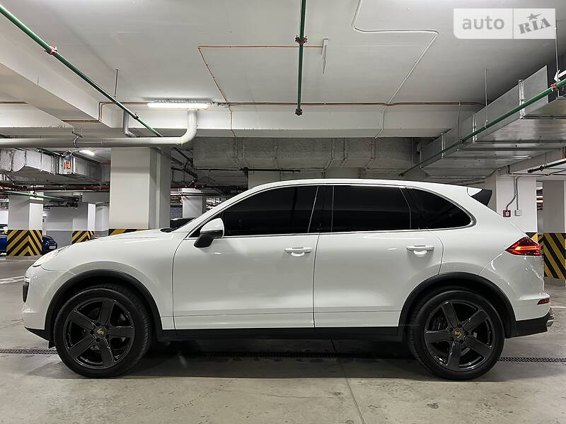 Внедорожник / Кроссовер Porsche Cayenne 2015 в Киеве