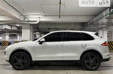 Позашляховик / Кросовер Porsche Cayenne 2015 в 
