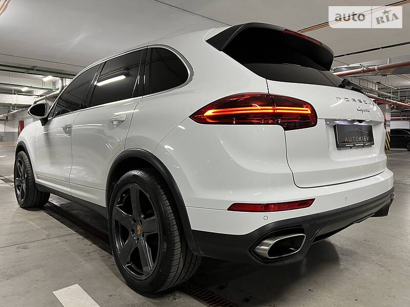 Внедорожник / Кроссовер Porsche Cayenne 2015 в Киеве