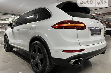 Позашляховик / Кросовер Porsche Cayenne 2015 в 