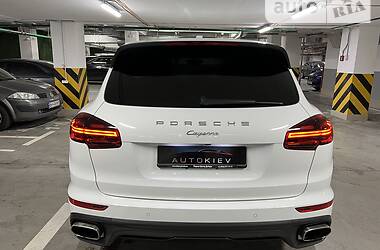 Позашляховик / Кросовер Porsche Cayenne 2015 в 