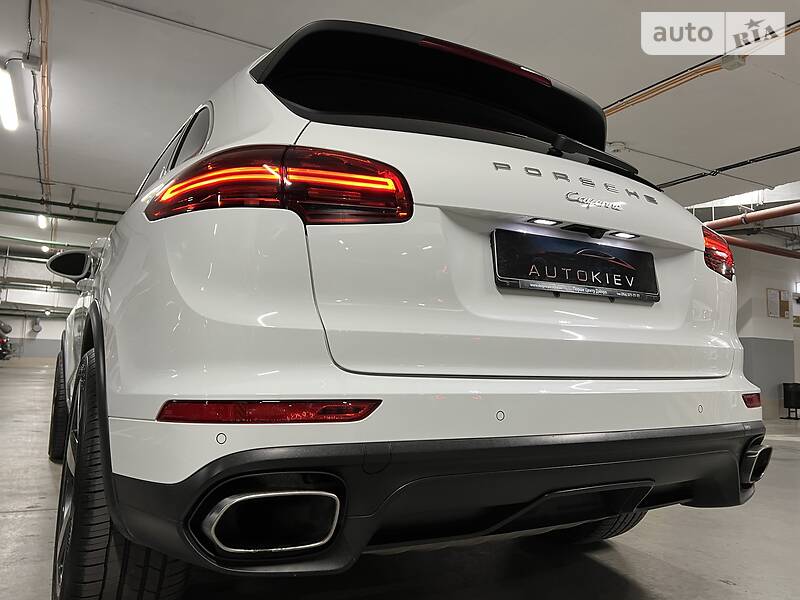 Внедорожник / Кроссовер Porsche Cayenne 2015 в Киеве