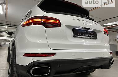 Позашляховик / Кросовер Porsche Cayenne 2015 в 