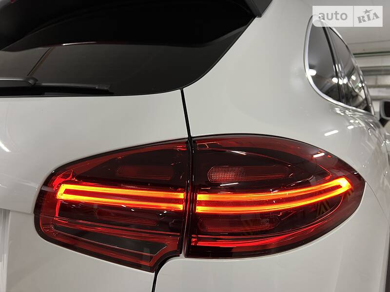 Внедорожник / Кроссовер Porsche Cayenne 2015 в Киеве