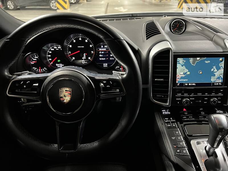 Внедорожник / Кроссовер Porsche Cayenne 2015 в Киеве