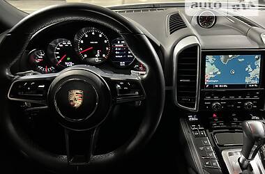 Позашляховик / Кросовер Porsche Cayenne 2015 в 