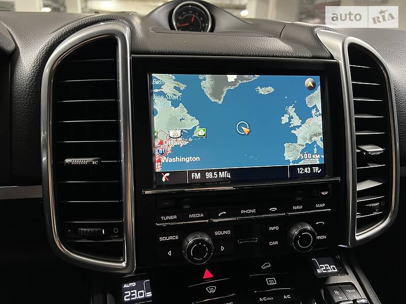 Внедорожник / Кроссовер Porsche Cayenne 2015 в Киеве