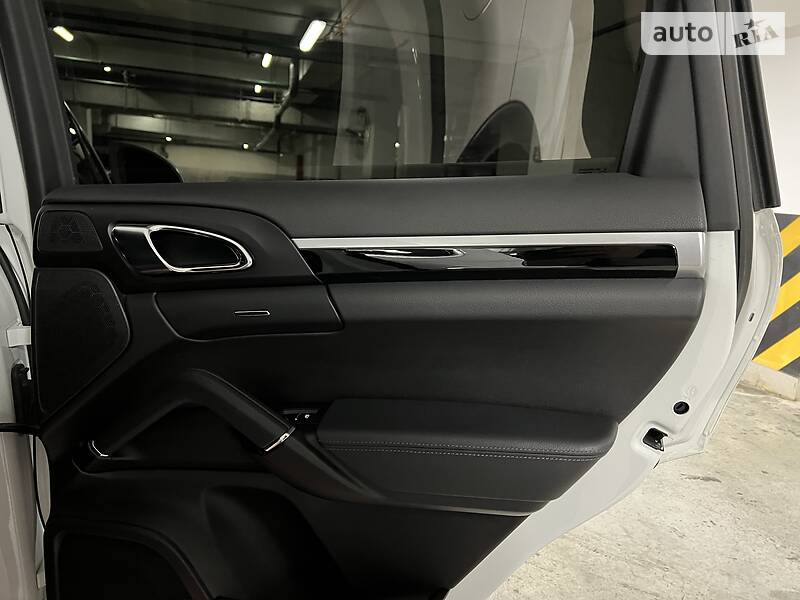 Внедорожник / Кроссовер Porsche Cayenne 2015 в Киеве