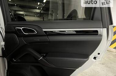 Позашляховик / Кросовер Porsche Cayenne 2015 в 