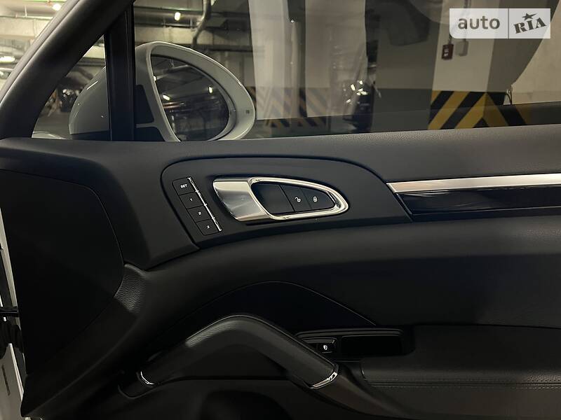 Внедорожник / Кроссовер Porsche Cayenne 2015 в Киеве