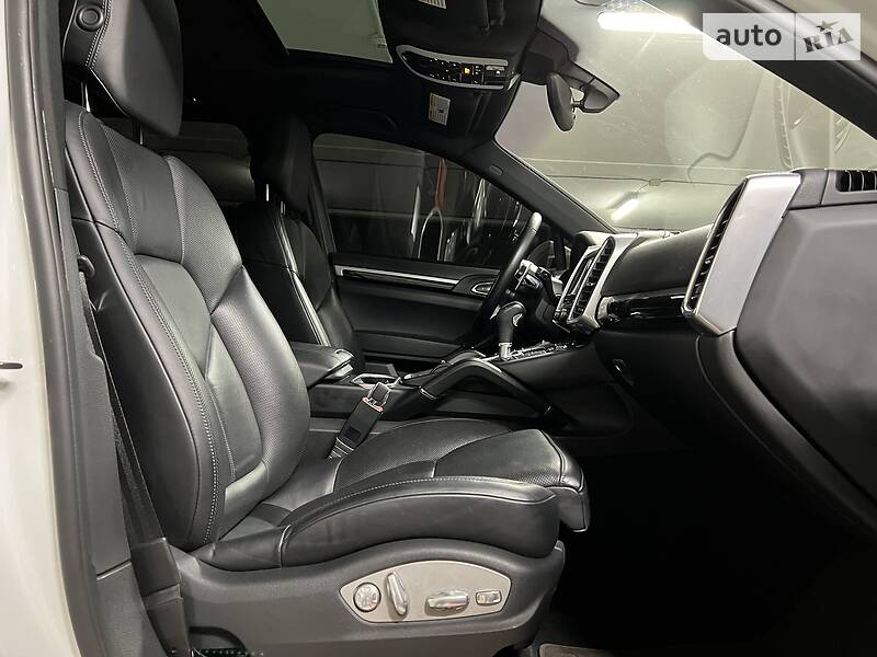 Внедорожник / Кроссовер Porsche Cayenne 2015 в Киеве