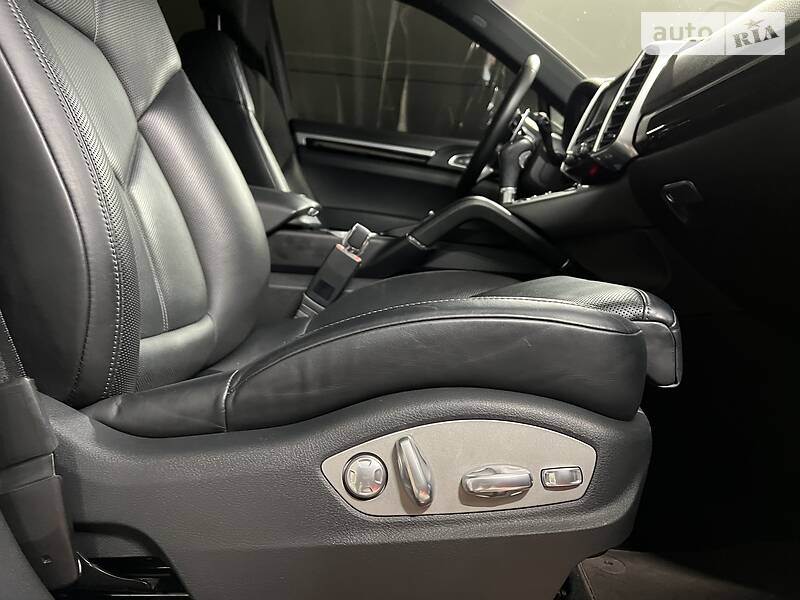 Внедорожник / Кроссовер Porsche Cayenne 2015 в Киеве