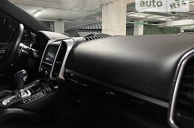 Позашляховик / Кросовер Porsche Cayenne 2015 в 