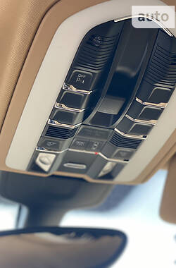 Внедорожник / Кроссовер Porsche Cayenne 2012 в 