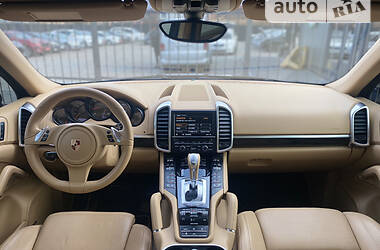 Внедорожник / Кроссовер Porsche Cayenne 2012 в 