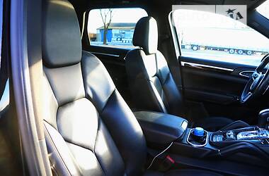 Внедорожник / Кроссовер Porsche Cayenne 2016 в 