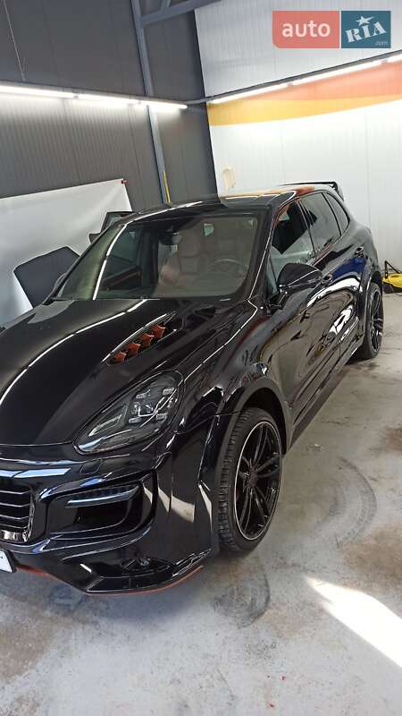 Внедорожник / Кроссовер Porsche Cayenne 2016 в Львове