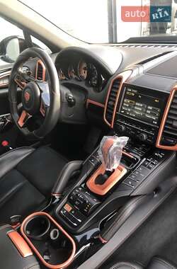 Внедорожник / Кроссовер Porsche Cayenne 2016 в 