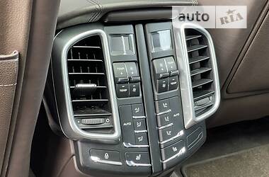 Внедорожник / Кроссовер Porsche Cayenne 2012 в 
