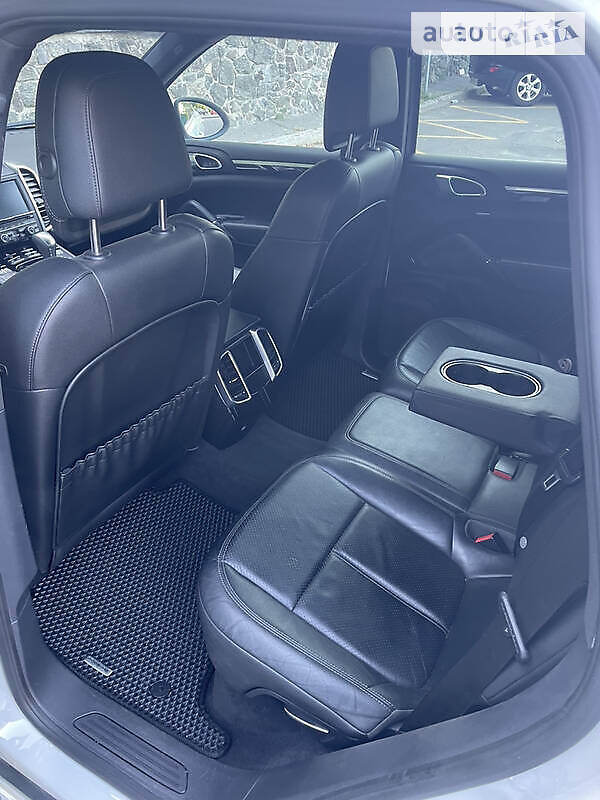 Позашляховик / Кросовер Porsche Cayenne 2013 в Києві