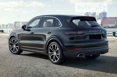 Внедорожник / Кроссовер Porsche Cayenne 2022 в 
