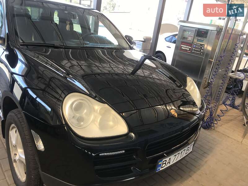 Внедорожник / Кроссовер Porsche Cayenne 2004 в Александрие