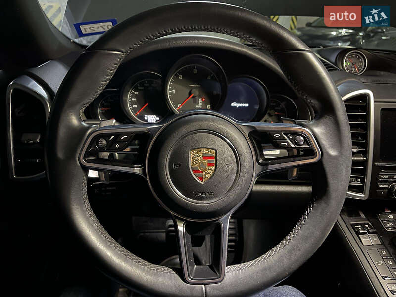 Внедорожник / Кроссовер Porsche Cayenne 2015 в Киеве