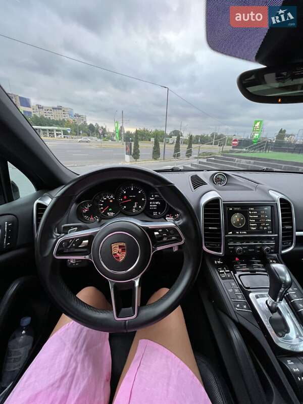 Внедорожник / Кроссовер Porsche Cayenne 2015 в Львове