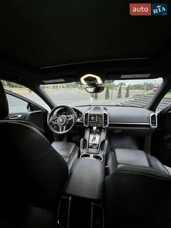 Внедорожник / Кроссовер Porsche Cayenne 2015 в Львове