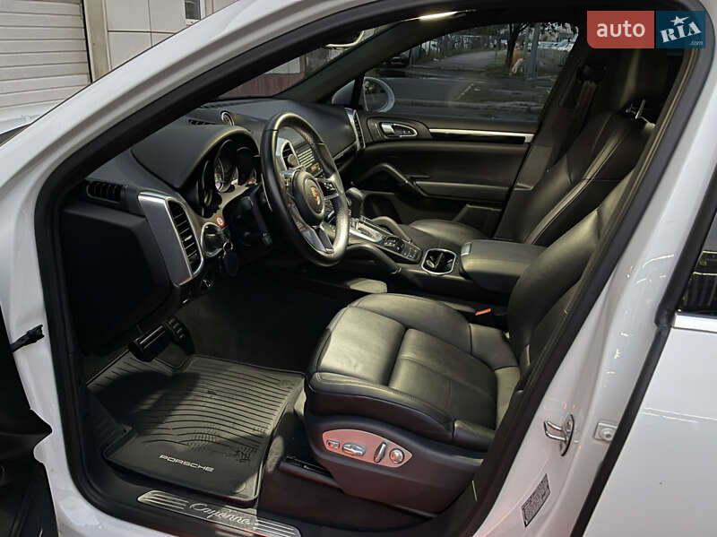Внедорожник / Кроссовер Porsche Cayenne 2015 в Киеве
